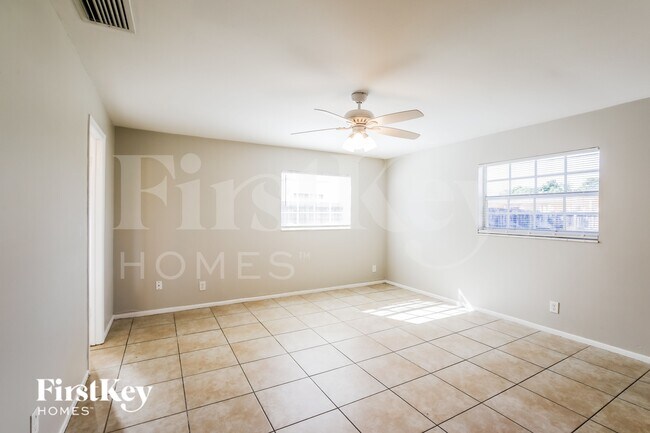 Building Photo - 2621 NW 42nd Terrace