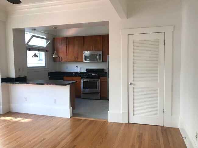 Foto del edificio - 512 Van Ness Ave