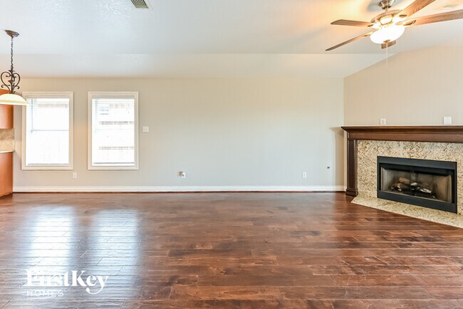 Building Photo - 2519 Fowler Park
