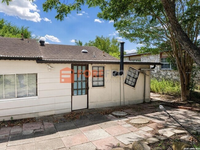 Building Photo - 7845 Village Oak Dr