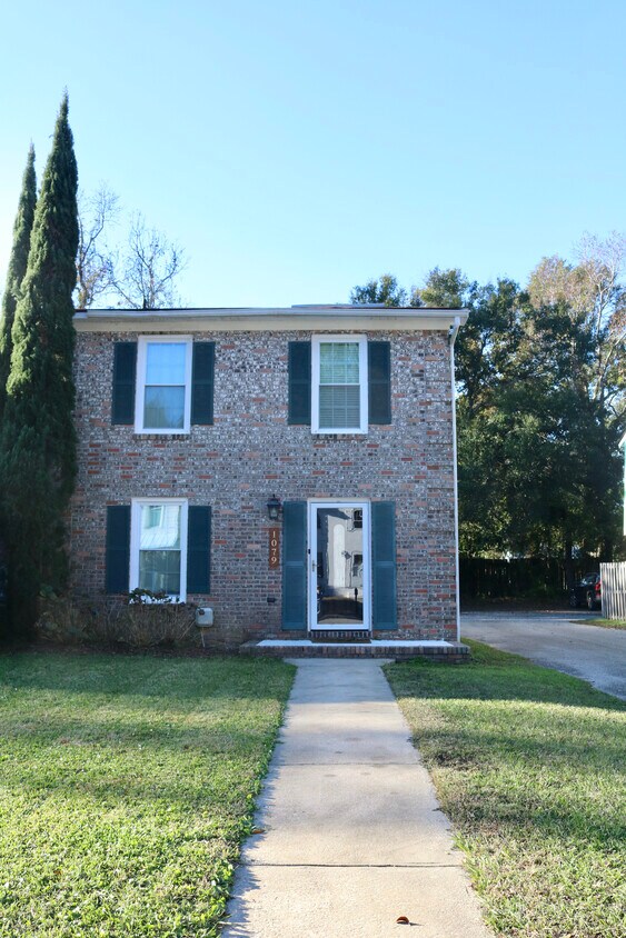 Building Photo - 1079 S Shadow Dr