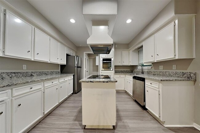 Building Photo - 2318 Turtle Creek Dr