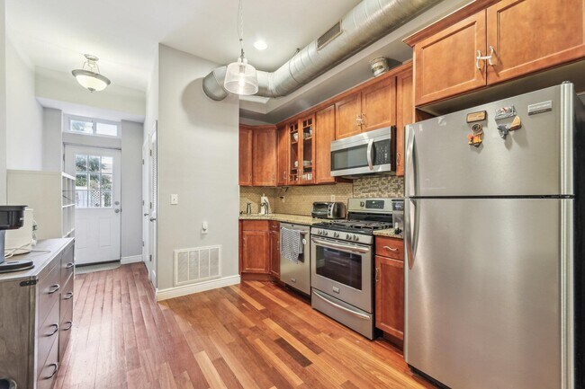 Building Photo - 96 Bowers St