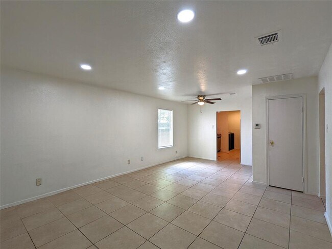 Building Photo - 12224 Ormandy St