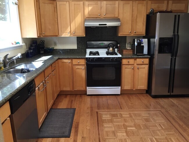 Foto del edificio - Charming 4 Bed 2 Bath Home in Wedgewood