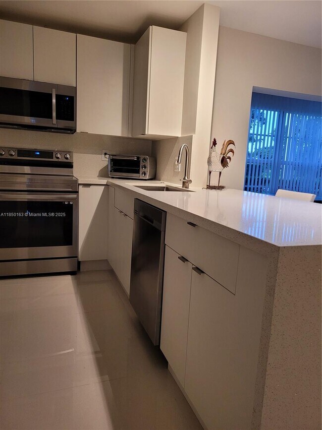 Foto del edificio - 8101 SW 24th Ct