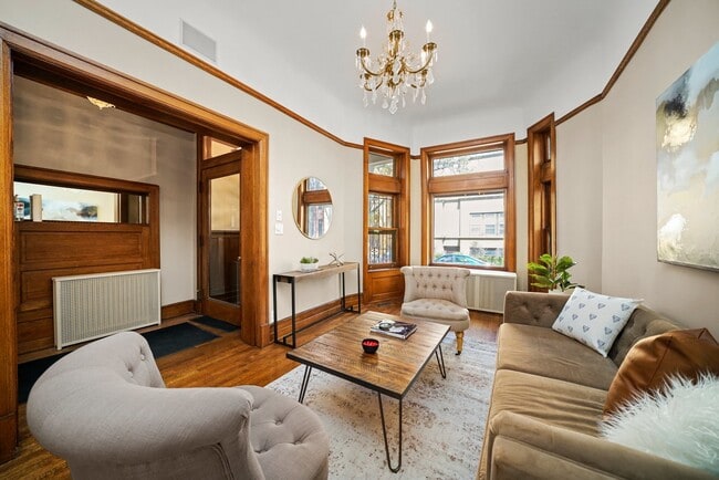 Building Photo - 437 W Roslyn Pl