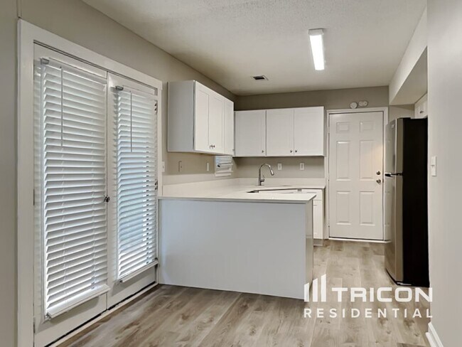 Foto del edificio - 39 Pine Grove Cir