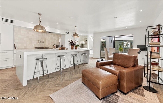 Foto del edificio - 4843 N 72nd Way