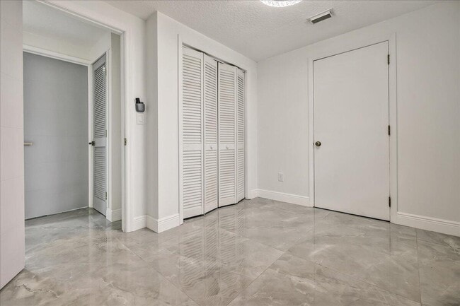 Building Photo - 217 Marina Dr