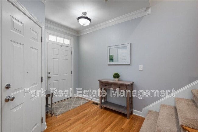 Foto del edificio - 221 Towne Ridge Ln