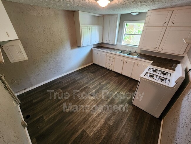 Building Photo - 915 N Highland Ave