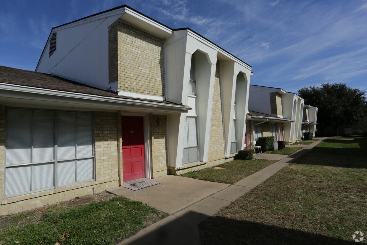 Foto del edificio - Country Village Apartments