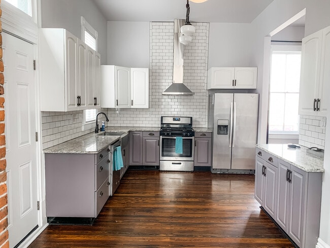 Building Photo - 219 W 33rd St