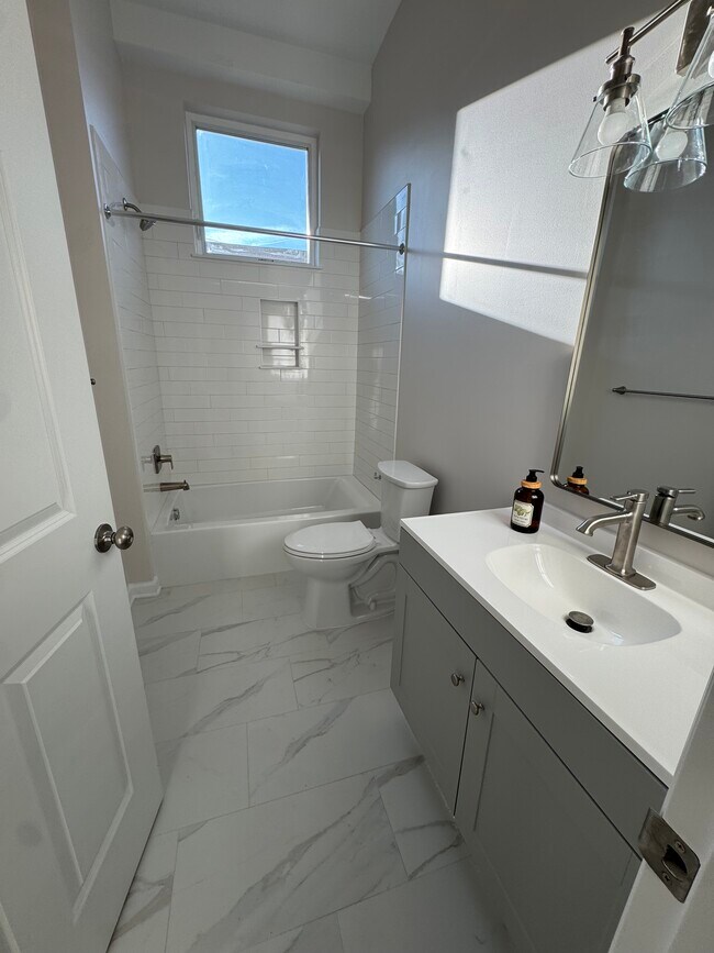 Building Photo - 89 Fishburne St