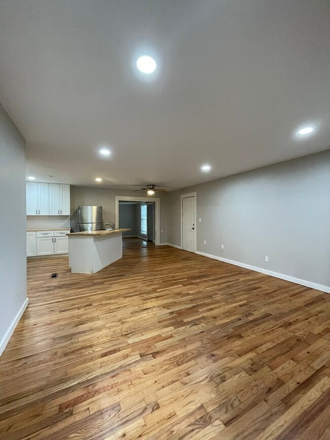 Foto del edificio - 611 Inglewood Dr