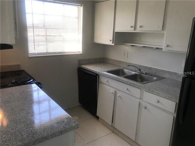Foto del edificio - 5325 Curry Ford Rd