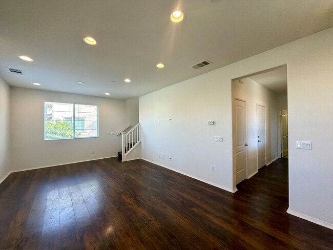 Building Photo - 206 Paseo Gusto