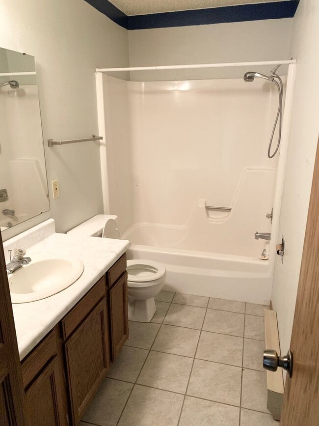 Building Photo - 3 Bedroom, 2 Bathroom Duplex