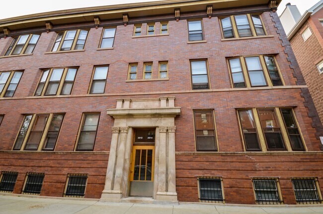 Building Photo - 3906 N Greenview Ave
