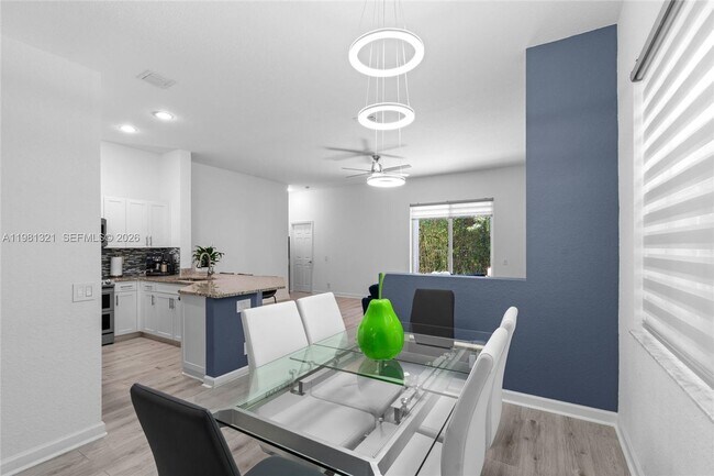 Foto del edificio - 625 Bald Cypress Rd