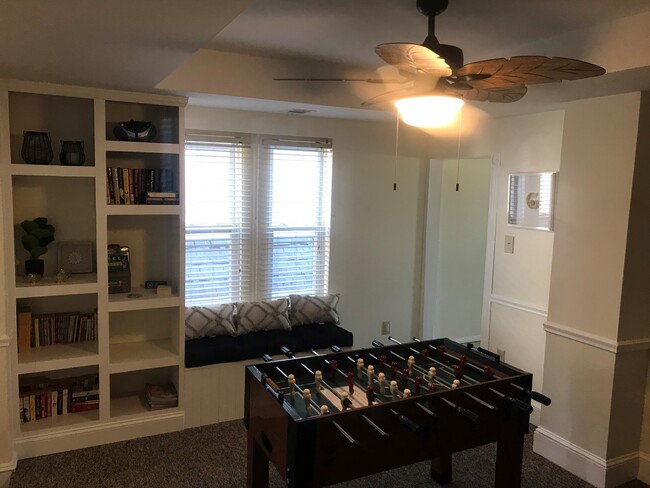 Building Photo - 1025 Simpson Ave