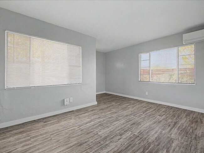 Foto del edificio - 2122 N Forgeus Ave
