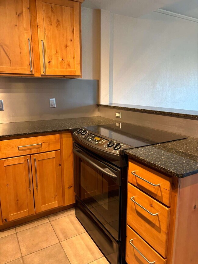 Building Photo - 1 bedroom - Downtown Citywalk