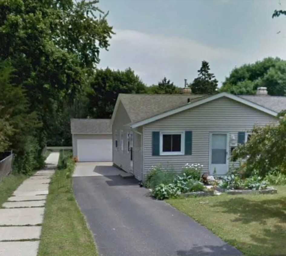 Outside View - 709 Vernon Ave