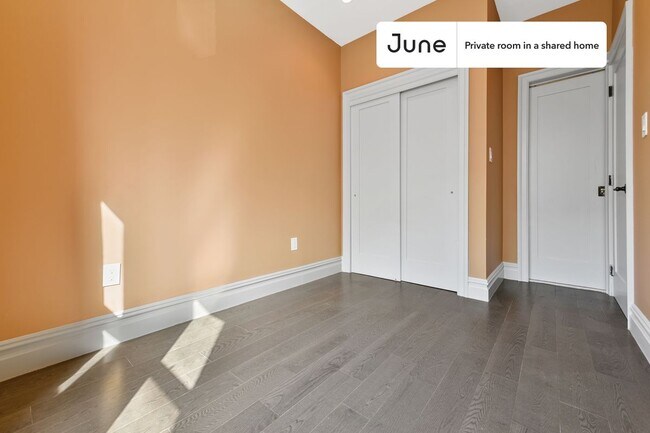 Foto del edificio - Private bedroom in 3 bed/2 bath Home