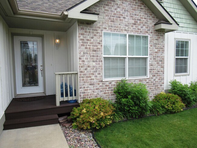 Building Photo - Charming 3 bedroom, 2 bath in Columbia Falls