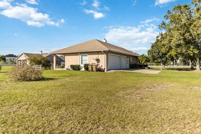 Building Photo - Beautiful 4/3.5 Home Located on Over An Ac...