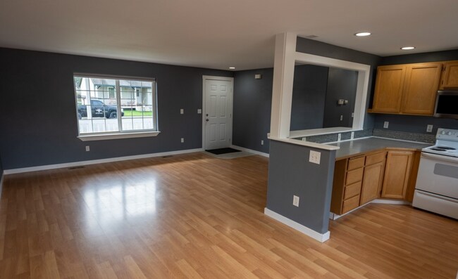 Foto del edificio - 4 Bedroom Home with Mountain Views & Fenced Yard