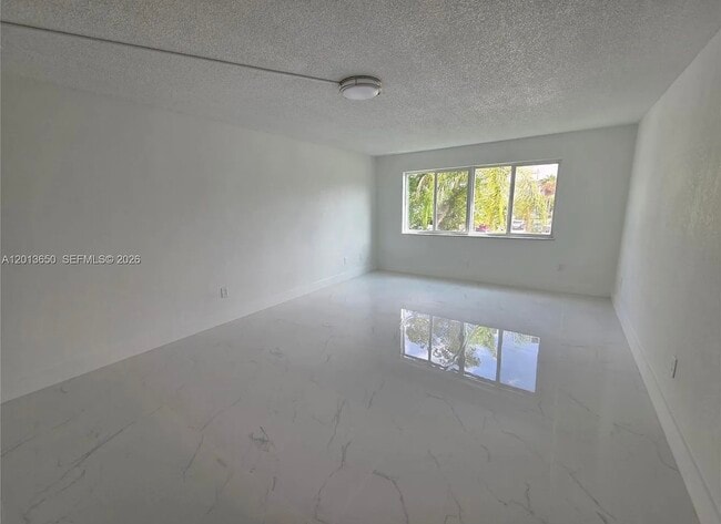 Building Photo - 14830 Naranja Lakes Blvd
