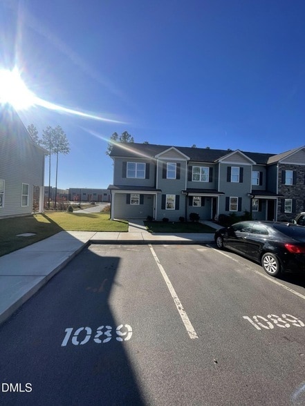 Foto del edificio - 1089 Peony Ln