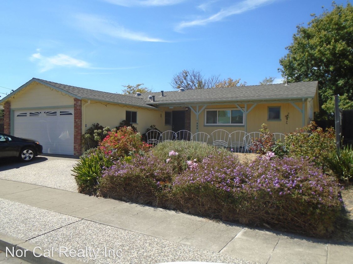 Primary Photo - 131 Turlock Way