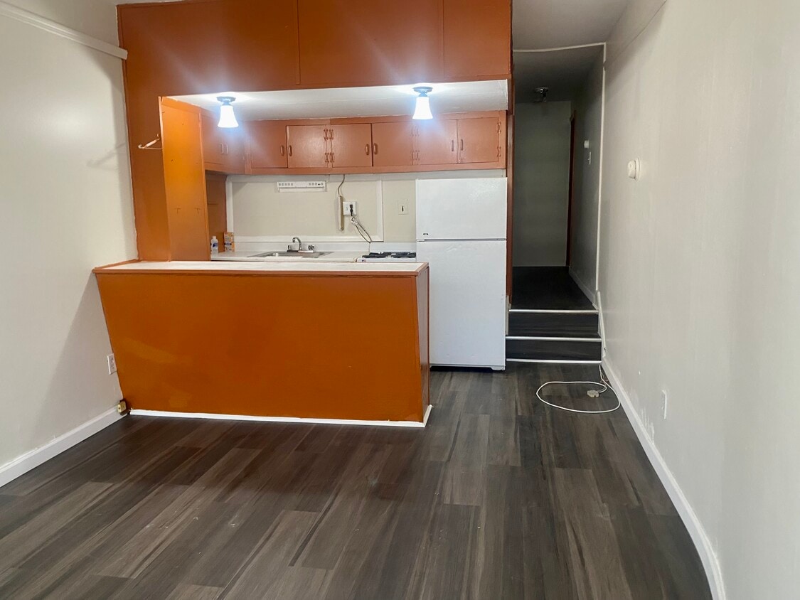 Kitchen - 915 N 66th St