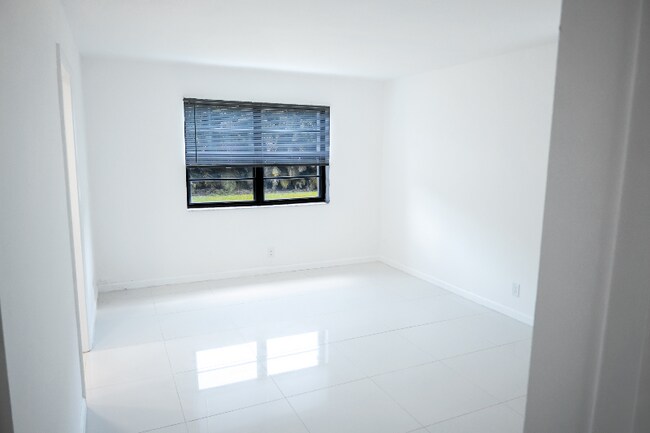Foto del edificio - 9370 SW 8th St