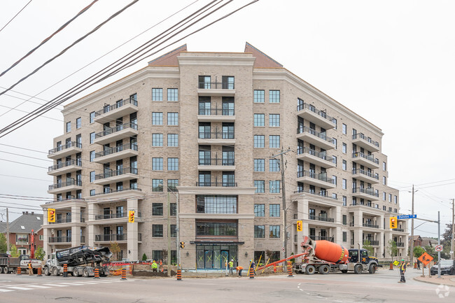 Building Photo - Kingsway Village Square