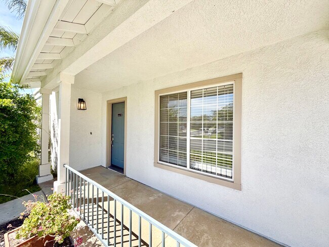 Building Photo - Stunning 4 Bedroom Home in California Tradewinds