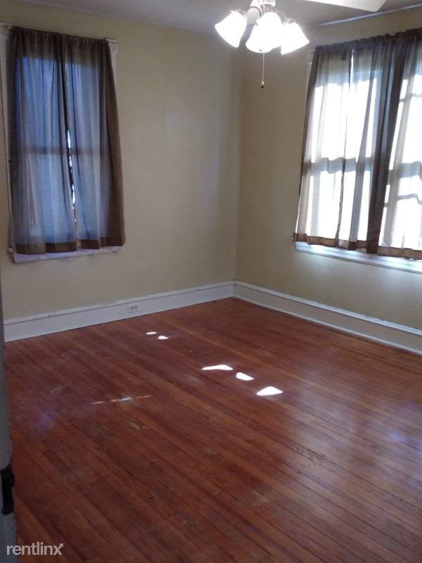 Foto del edificio - 4 br, 1 bath House - 30 N Davis St