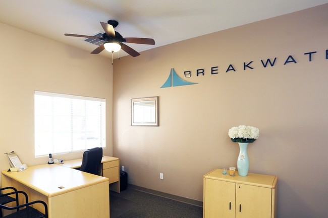 breakwater-apartments-bakersfield-ca-apartments