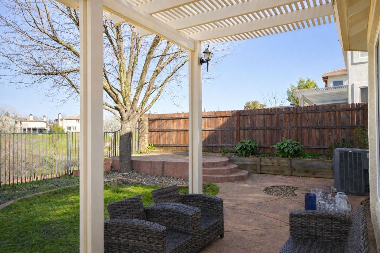 Foto del edificio - 1000 Cameron Dr