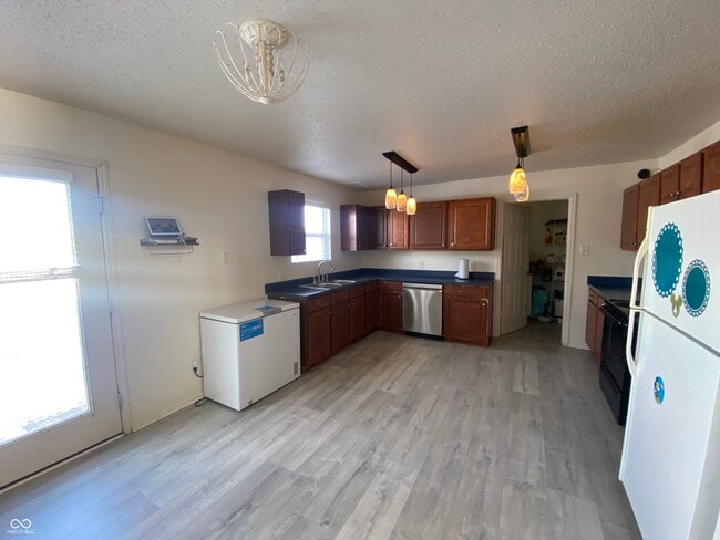 Foto del edificio - 12824 E 131st St