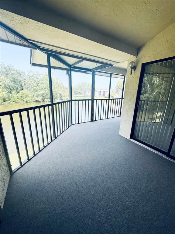 Foto del edificio - 328 Woodlake Wynde