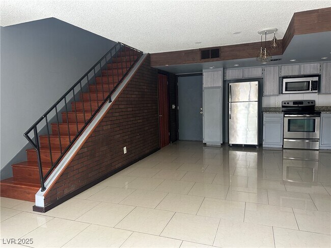 Foto del edificio - 5457 Escondido St