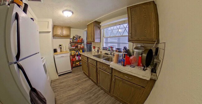 Building Photo - 512 Bluemont Ave