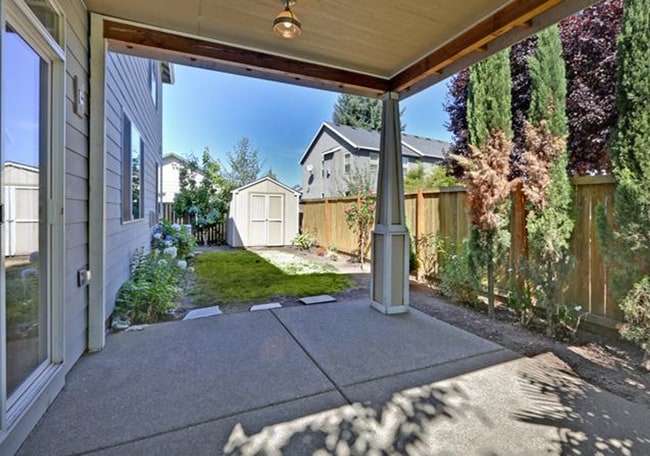 Building Photo - Expansive 5 Bedroom Hillsboro Home with 3 Bathrooms & Modern Comfort