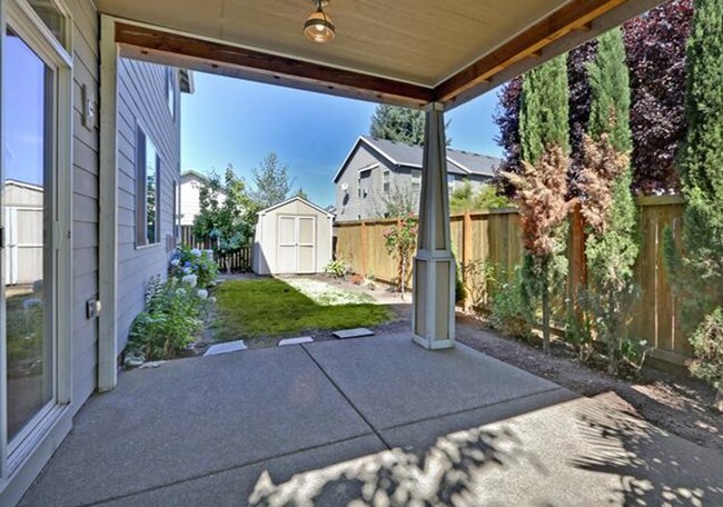 Foto del edificio - Expansive 5 Bedroom Hillsboro Home with 3 Bathrooms & Modern Comfort