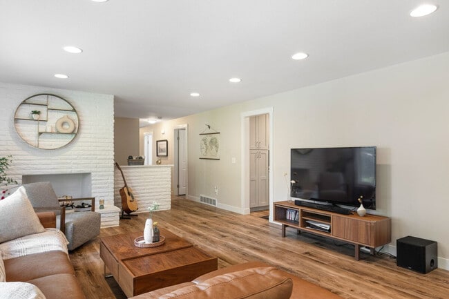 Building Photo - 13829 NE 74th St